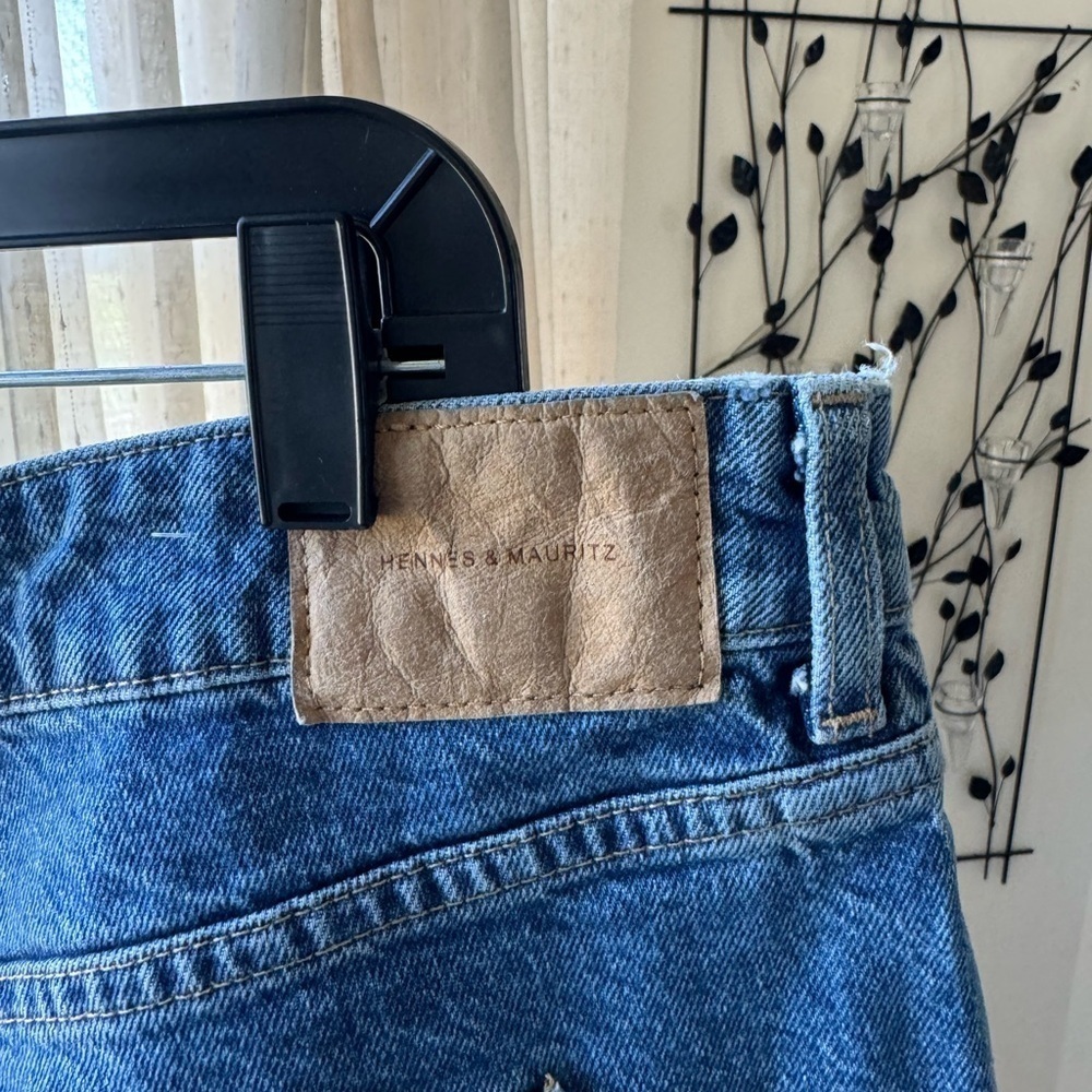 H&M Blue Jean Shorts Relaxed Fit - Picture 3 of 4